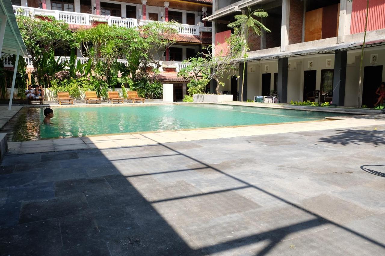 Palm Garden Kuta Hotel กูตา ภายนอก รูปภาพ