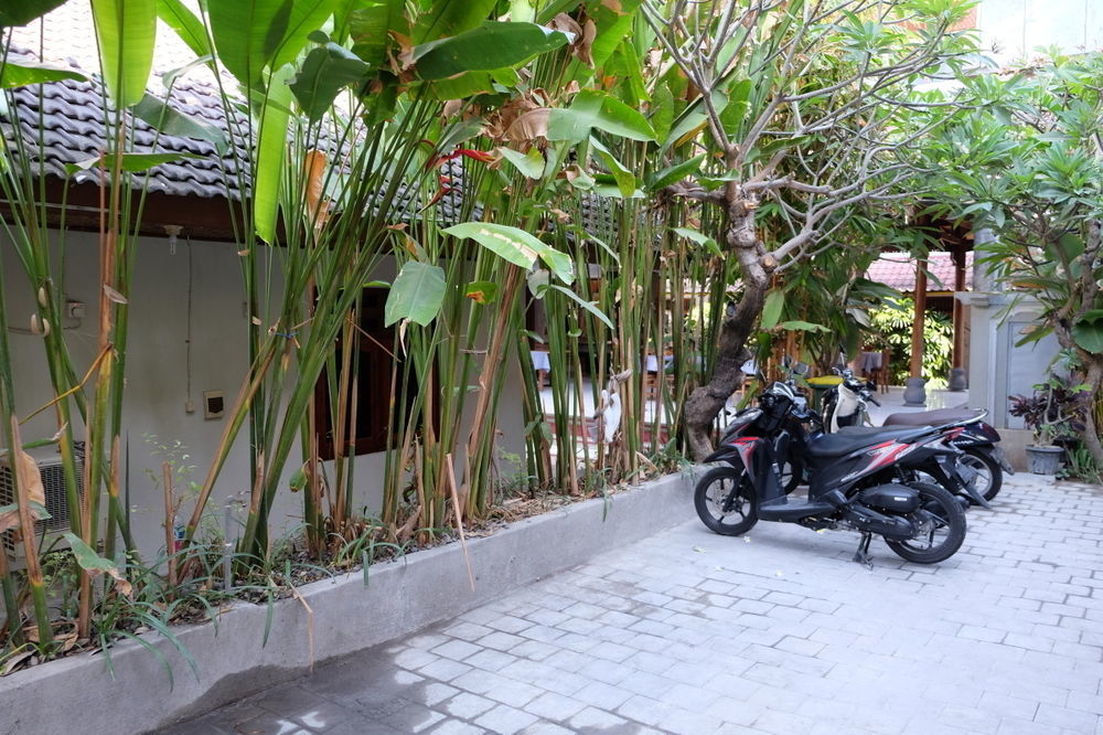 Palm Garden Kuta Hotel กูตา ภายนอก รูปภาพ