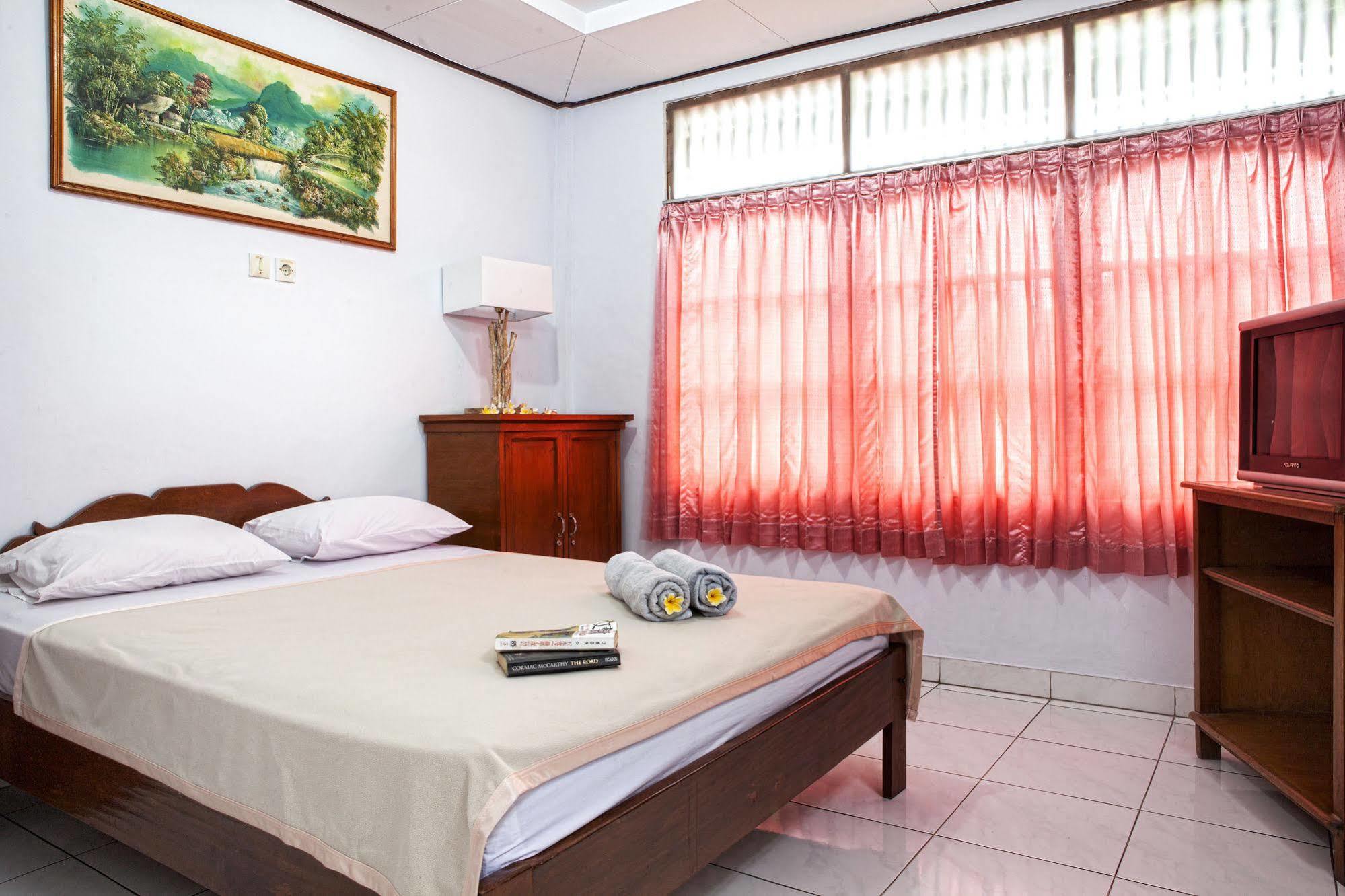 Palm Garden Kuta Hotel กูตา ภายนอก รูปภาพ