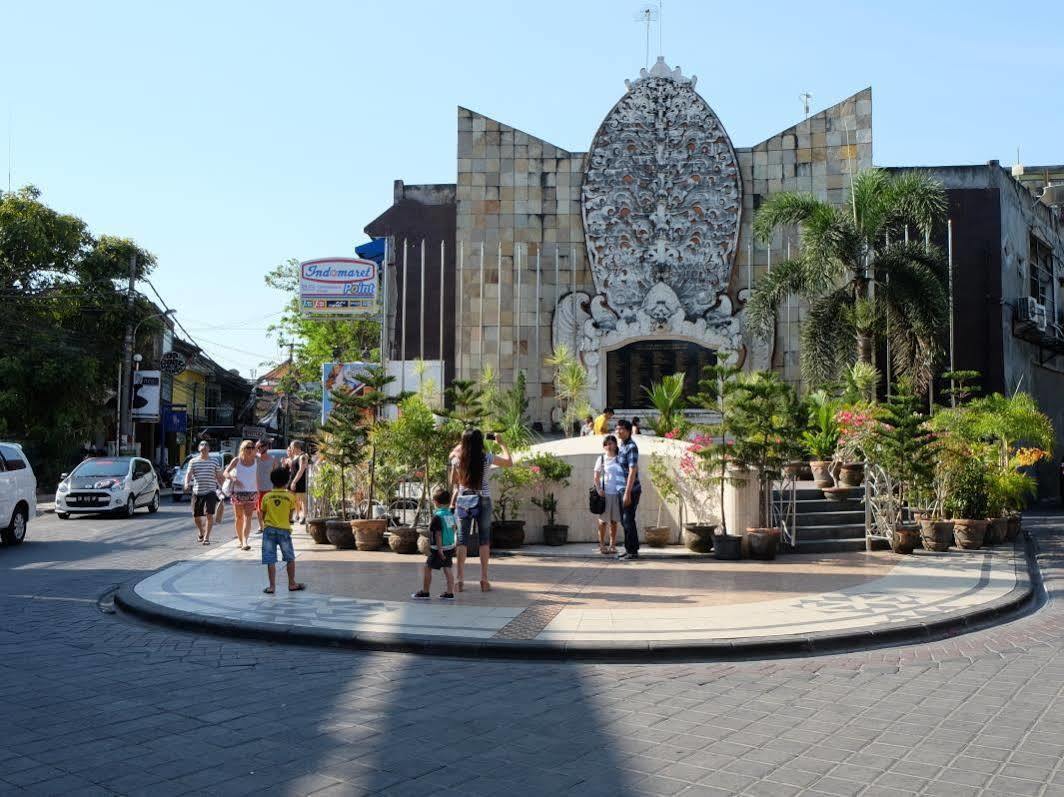 Palm Garden Kuta Hotel กูตา ภายนอก รูปภาพ