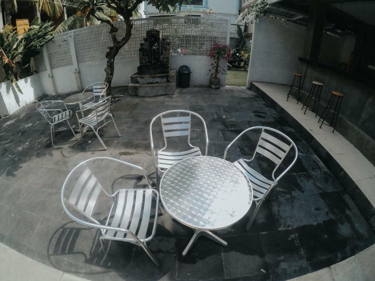 Palm Garden Kuta Hotel กูตา ภายนอก รูปภาพ
